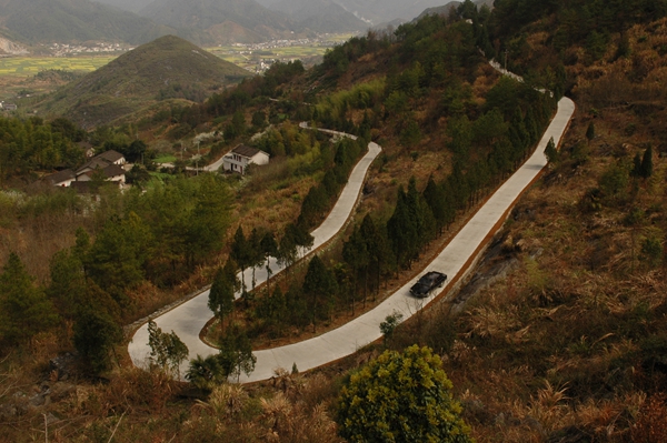丁香镇新中村通村公路
